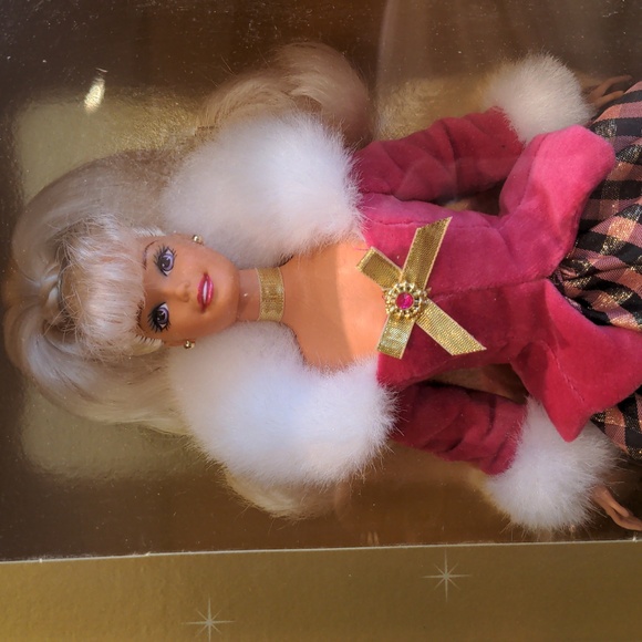 🎁 Avon Exclusive Winter Rhapsody Barbie Special Edition NIB - Picture 3 of 7